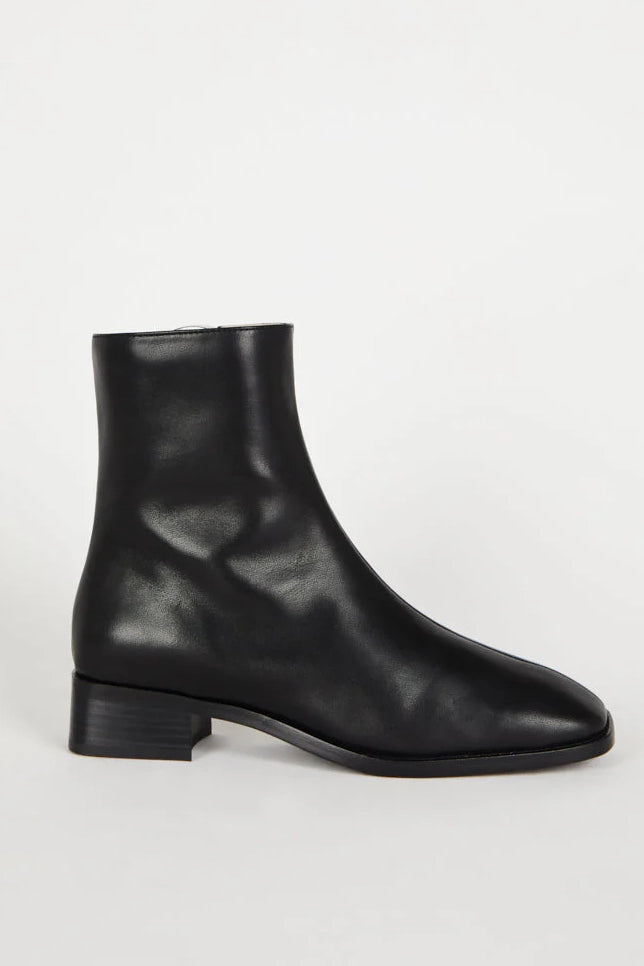 Tour Boot Footwear Intentionally Blank