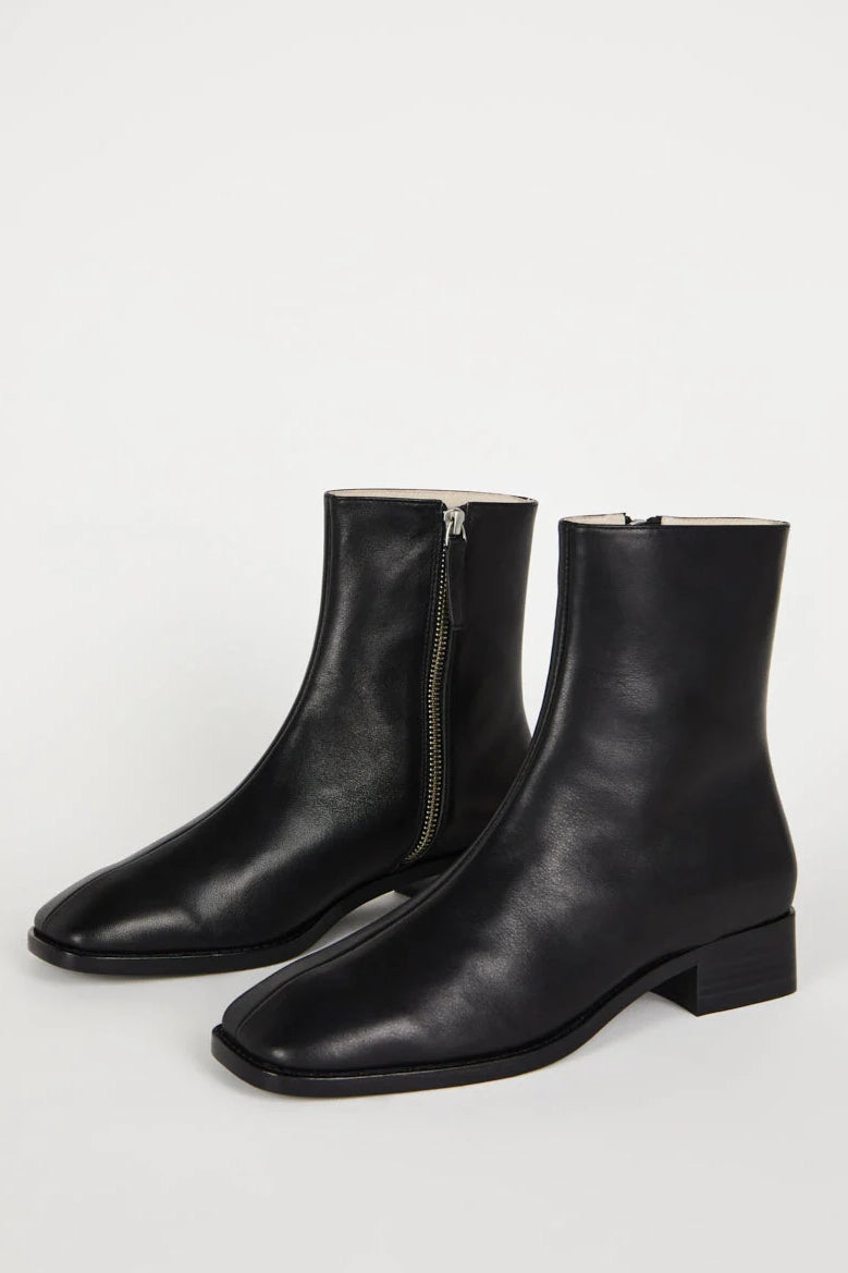 Tour Boot Footwear Intentionally Blank