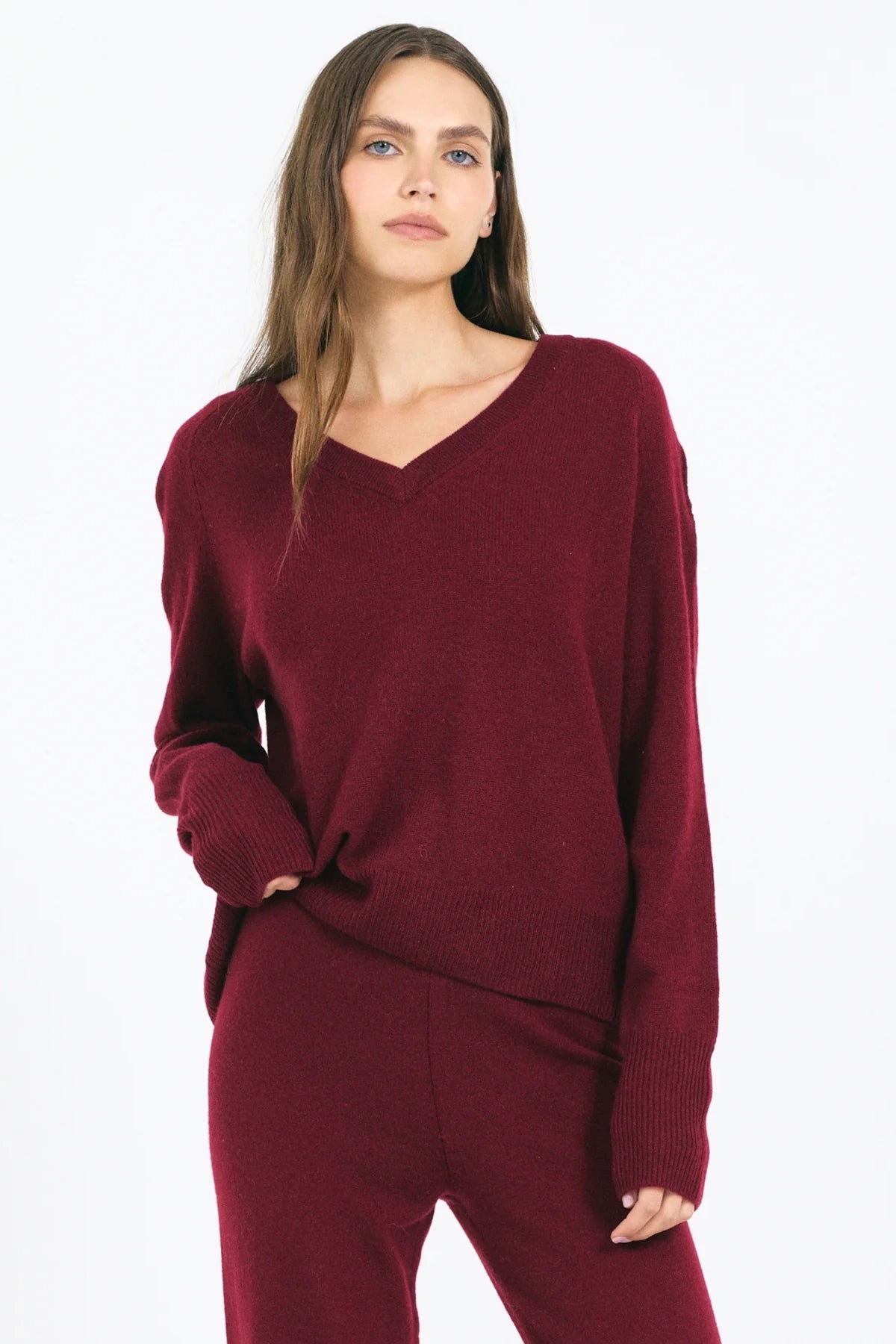 Sloane Cashmere V-Neck Sweaters & Knits One Grey Day