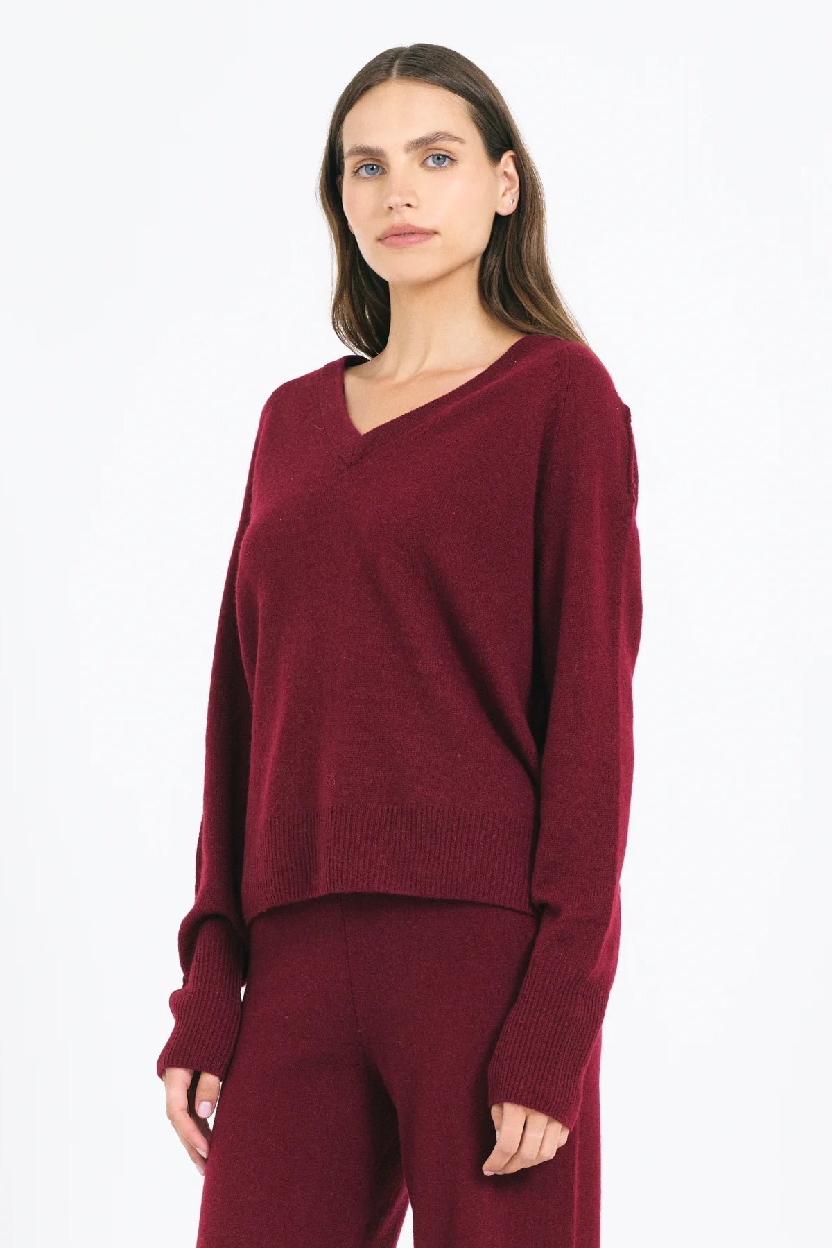 Sloane Cashmere V-Neck Sweaters & Knits One Grey Day