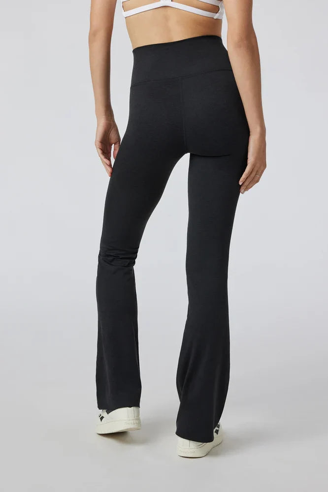 Halo Slim Flare Activewear Vuori